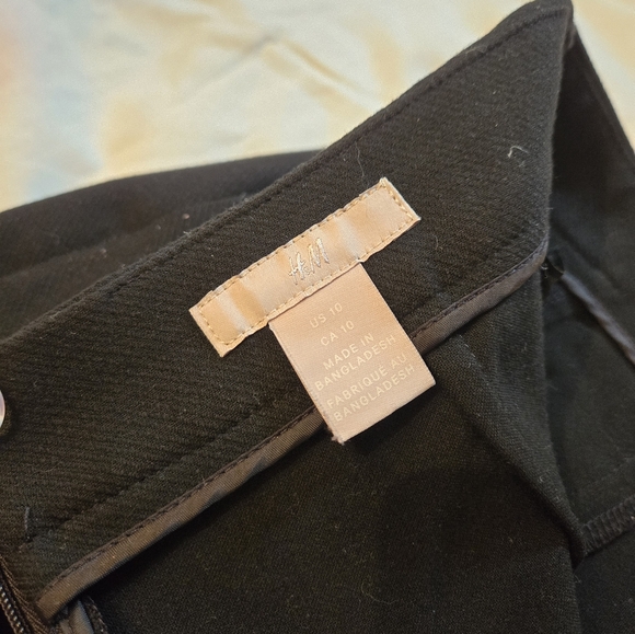 4/$26 Black H&M Pencil Skirt with Gold Buttons - Picture 8 of 8